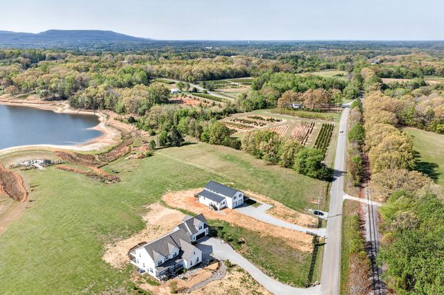 702 Starlight Rd, Mcminnville, TN 37110
