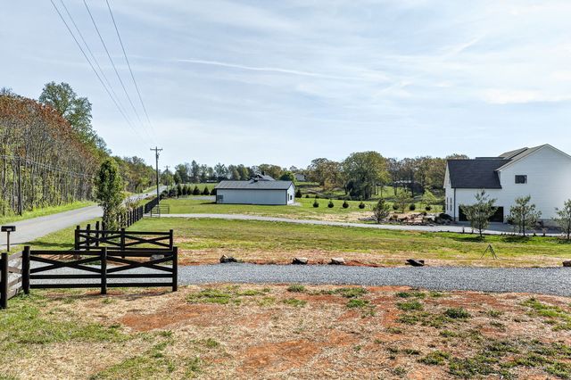 702 Starlight Rd, Mcminnville, TN 37110