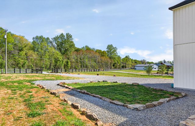 702 Starlight Rd, Mcminnville, TN 37110
