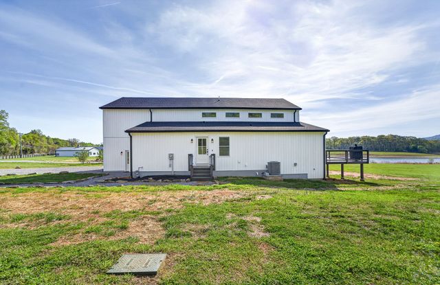 702 Starlight Rd, Mcminnville, TN 37110