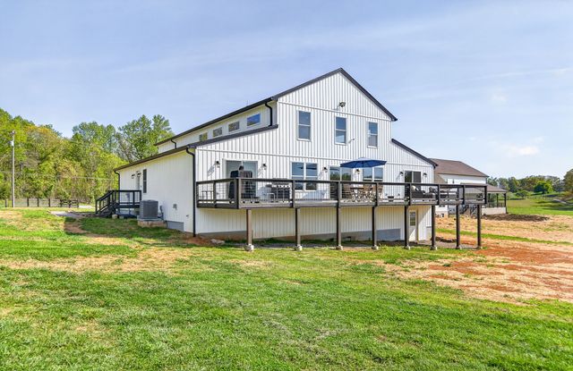 702 Starlight Rd, Mcminnville, TN 37110