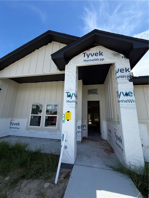 114 Haven Woods Dr, Rockport, TX 78382 — photo 2