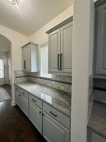 404 Highland Horizon, Austin, TX 78717