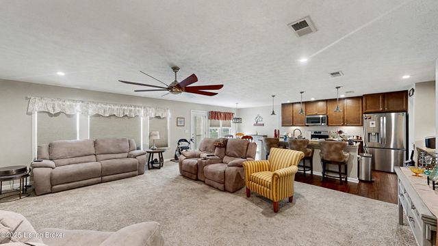 367 Copper Creek Dr, Mt Washington, KY 40047