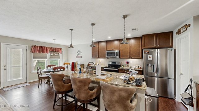 367 Copper Creek Dr, Mt Washington, KY 40047