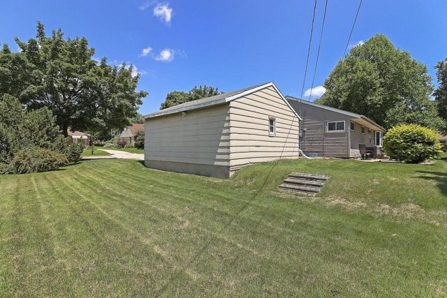 9705 W Montana AVENUE, West Allis, WI 53227