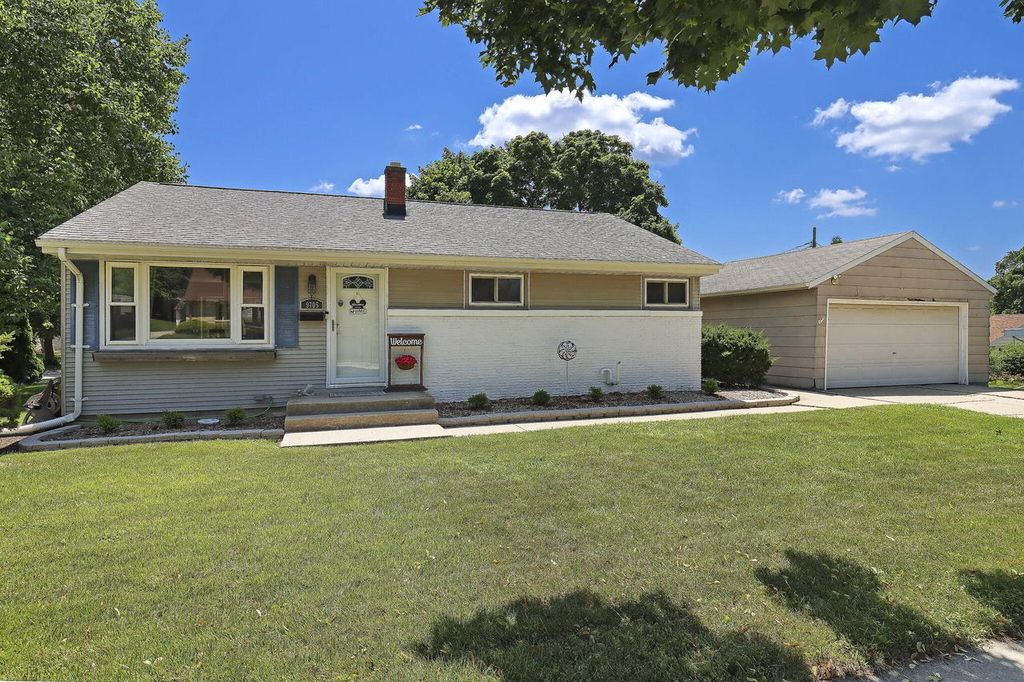 9705 W Montana AVENUE, West Allis, WI 53227