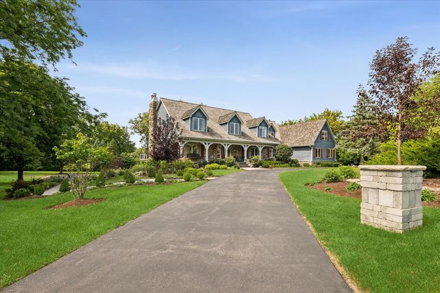 145 Clover Hill Lane, North Barrington, IL 60010