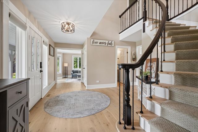 145 Clover Hill Lane, North Barrington, IL 60010