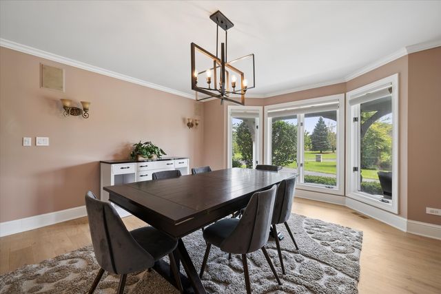 145 Clover Hill Lane, North Barrington, IL 60010