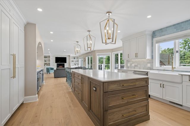 145 Clover Hill Lane, North Barrington, IL 60010