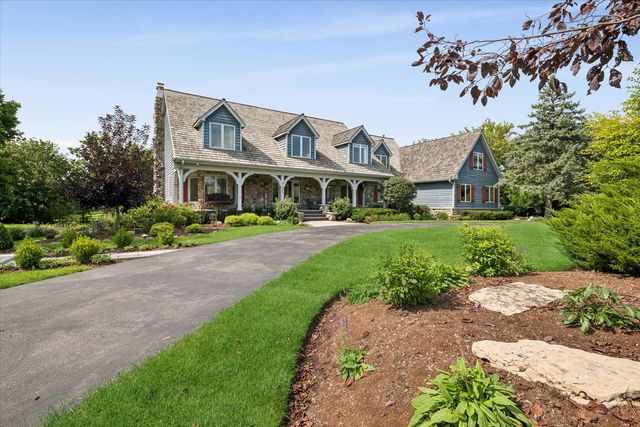 145 Clover Hill Lane, North Barrington, IL 60010