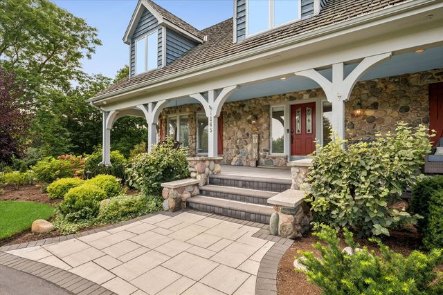 145 Clover Hill Lane, North Barrington, IL 60010