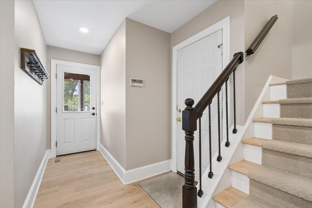 145 Clover Hill Lane, North Barrington, IL 60010