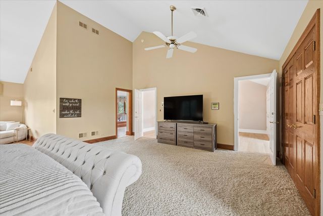 145 Clover Hill Lane, North Barrington, IL 60010