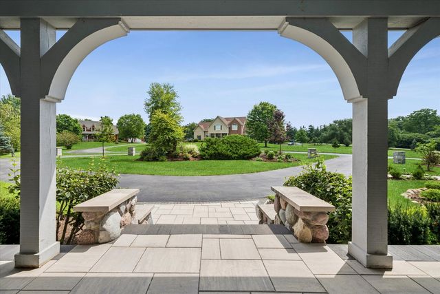 145 Clover Hill Lane, North Barrington, IL 60010
