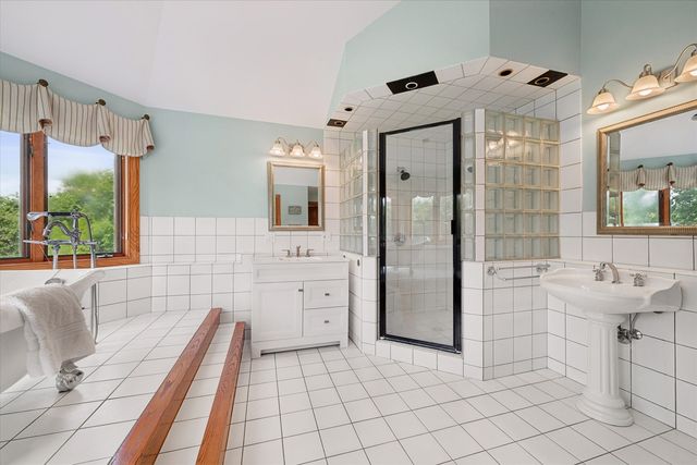 145 Clover Hill Lane, North Barrington, IL 60010