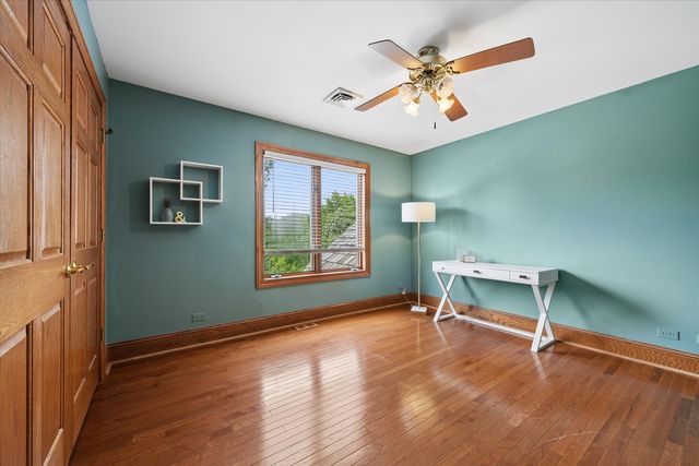 145 Clover Hill Lane, North Barrington, IL 60010