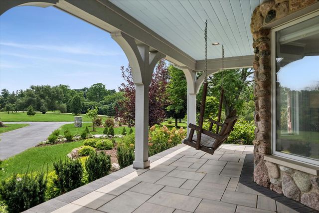 145 Clover Hill Lane, North Barrington, IL 60010