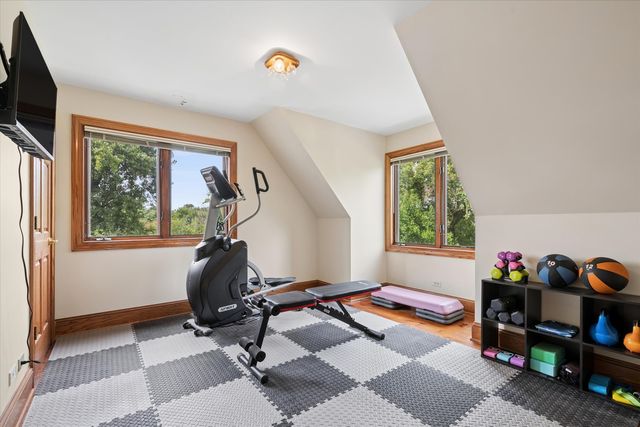 145 Clover Hill Lane, North Barrington, IL 60010