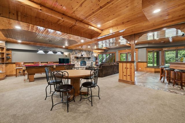 145 Clover Hill Lane, North Barrington, IL 60010
