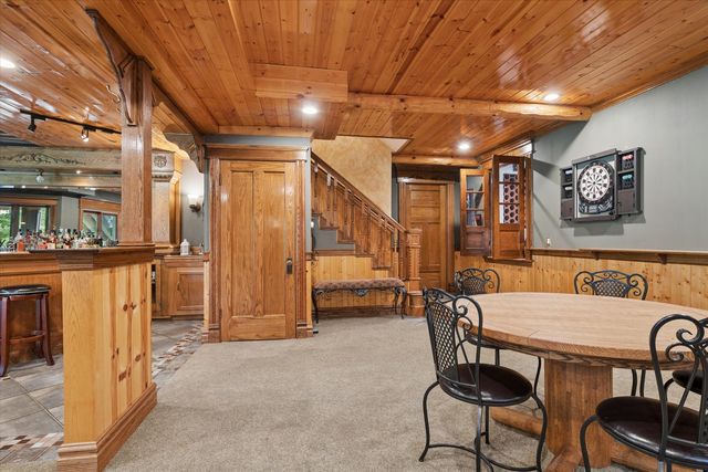 145 Clover Hill Lane, North Barrington, IL 60010