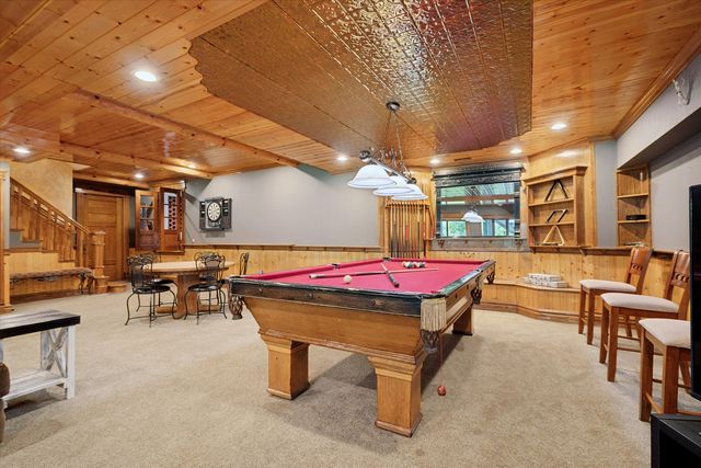 145 Clover Hill Lane, North Barrington, IL 60010