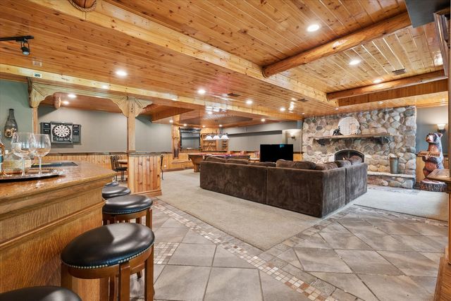 145 Clover Hill Lane, North Barrington, IL 60010