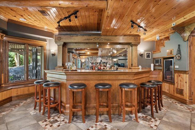 145 Clover Hill Lane, North Barrington, IL 60010