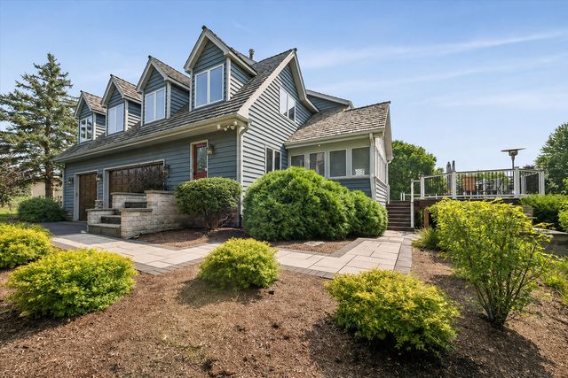 145 Clover Hill Lane, North Barrington, IL 60010