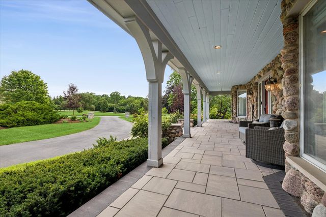 145 Clover Hill Lane, North Barrington, IL 60010