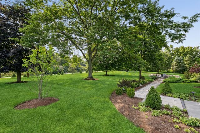 145 Clover Hill Lane, North Barrington, IL 60010
