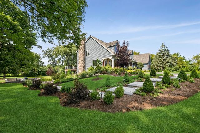145 Clover Hill Lane, North Barrington, IL 60010