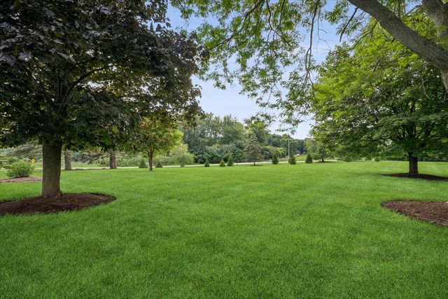 145 Clover Hill Lane, North Barrington, IL 60010