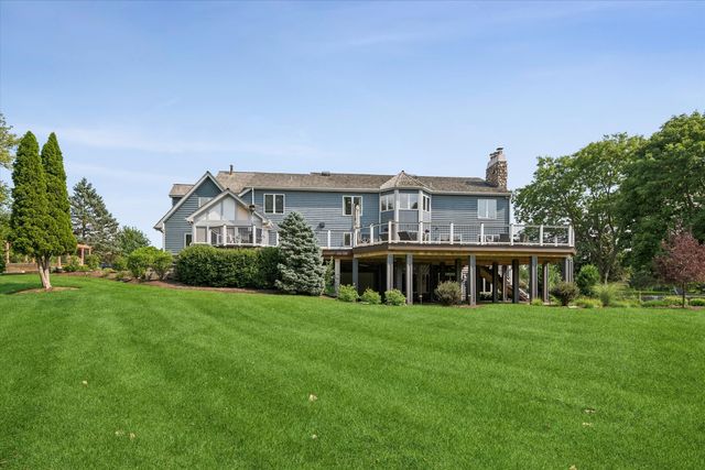 145 Clover Hill Lane, North Barrington, IL 60010