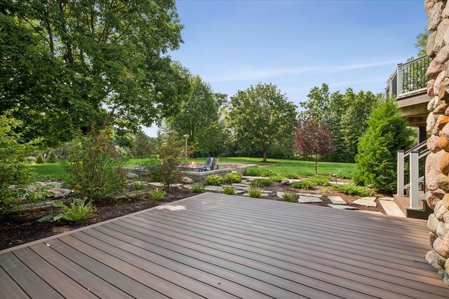 145 Clover Hill Lane, North Barrington, IL 60010