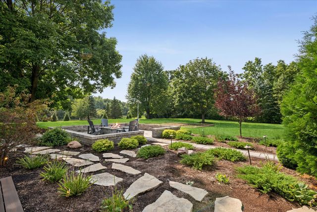 145 Clover Hill Lane, North Barrington, IL 60010