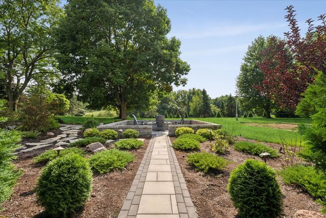 145 Clover Hill Lane, North Barrington, IL 60010