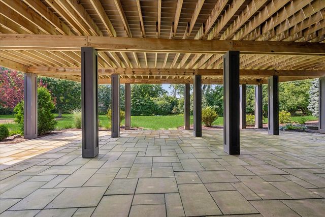145 Clover Hill Lane, North Barrington, IL 60010