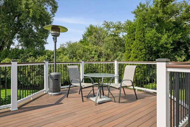 145 Clover Hill Lane, North Barrington, IL 60010