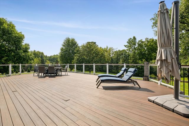 145 Clover Hill Lane, North Barrington, IL 60010