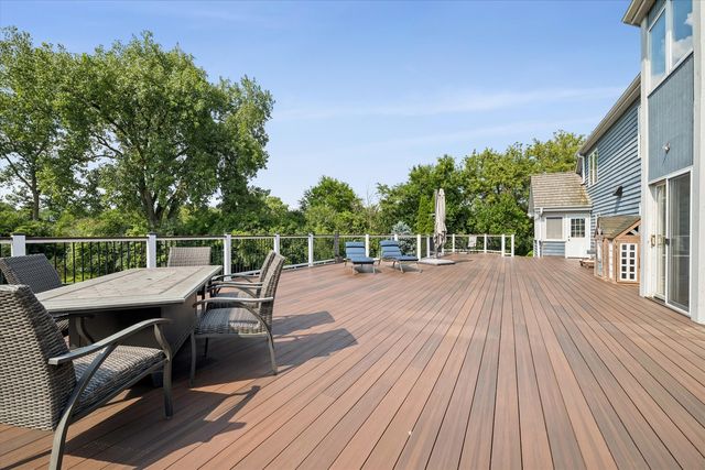 145 Clover Hill Lane, North Barrington, IL 60010