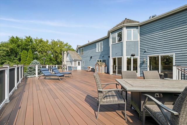 145 Clover Hill Lane, North Barrington, IL 60010