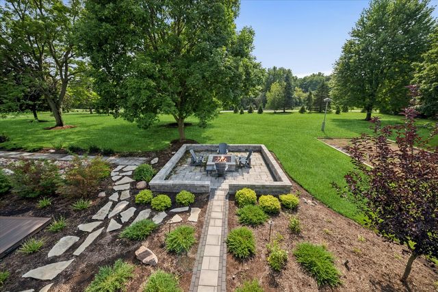 145 Clover Hill Lane, North Barrington, IL 60010