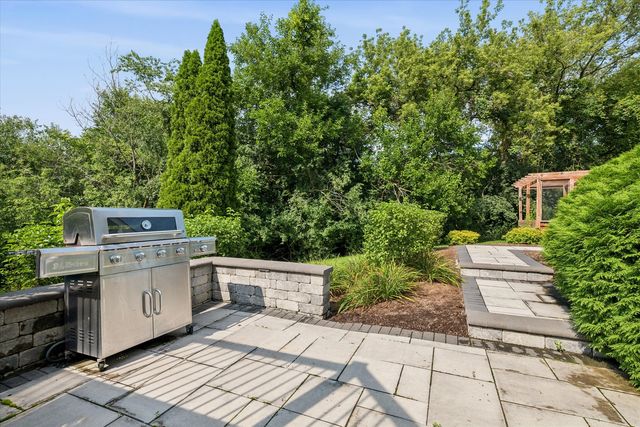 145 Clover Hill Lane, North Barrington, IL 60010