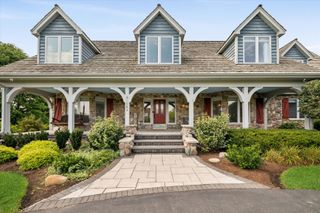 145 Clover Hill Lane, North Barrington, IL 60010