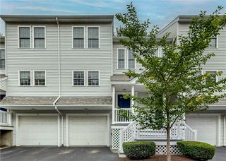 881 Greenwich Avenue 31, Warwick, RI 02886