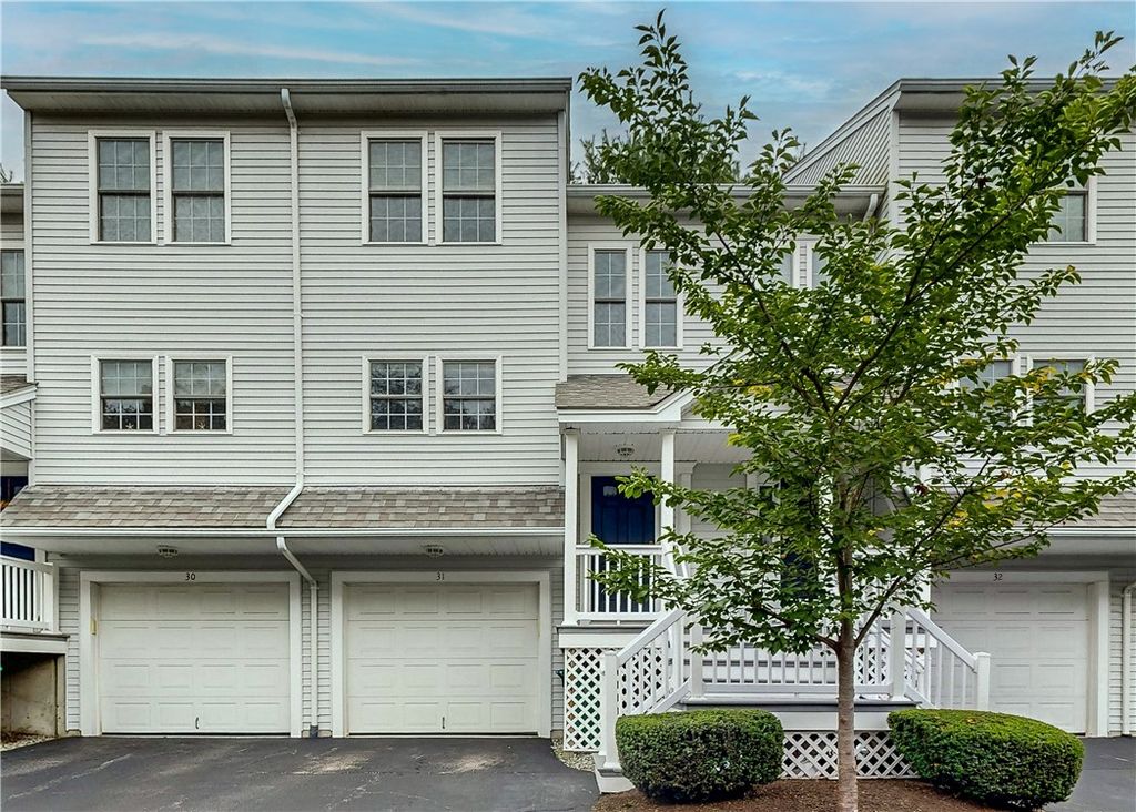 881 Greenwich Avenue 31, Warwick, RI 02886