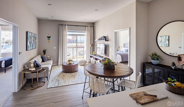 11 U.S 1 Highway 245, New Brunswick, NJ 08901