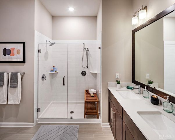 11 U.S 1 Highway 245, New Brunswick, NJ 08901